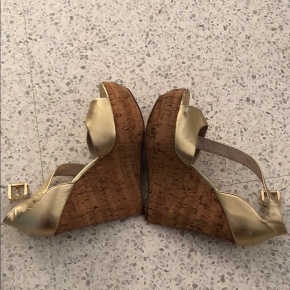 Michael Kors Platform Wedges Gold sz 6 - Picture 5 of 8